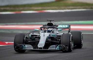 Barcelona, İspanya 26 Şubat 2018: Valteri Bottas devre Catalunya Barcelona kutluyor formül bir Test gün boyunca.