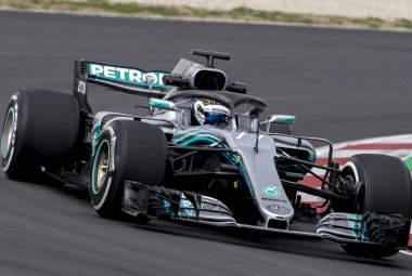Barcelona, İspanya 26 Şubat 2018: Valteri Bottas devre Catalunya Barcelona kutluyor formül bir Test gün boyunca.