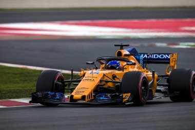 Barcelona, İspanya 26 Şubat 2018: Fernando Alonso devre Catalunya Barcelona kutluyor formül bir Test gün boyunca.