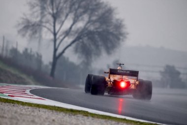 Barcelona, İspanya - 1 Mart 2018: Mclaren Formula bir Test gün Barselona Catalunya pistinde sırasında.