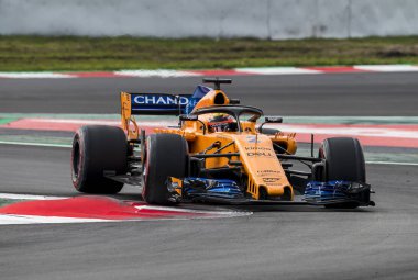 Barcelona, İspanya - 1 Mart 2018: Stoffel Vandoorne formül bir Test gün Barselona Catalunya pistinde sırasında.