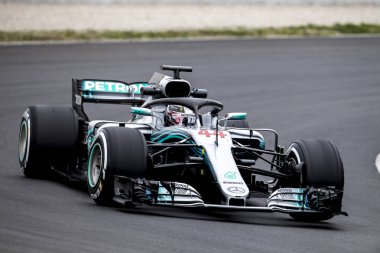 Barcelona, İspanya - 1 Mart 2018: Lewis Hamilton formül bir Test gün Barselona Catalunya pistinde sırasında.