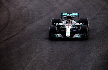 Barcelona, İspanya - 1 Mart 2018: Lewis Hamilton formül bir Test gün Barselona Catalunya pistinde sırasında.