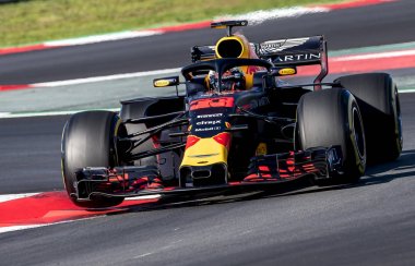 Barcelona, İspanya - 6 Mart 2018: Max Verstappen formül bir Test gün Barselona Catalunya pistinde sırasında.