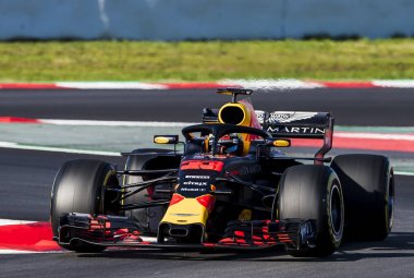 Barcelona, İspanya - 6 Mart 2018: Max Verstappen formül bir Test gün Barselona Catalunya pistinde sırasında.