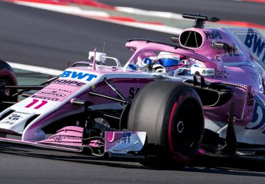 Barcelona, İspanya - 6 Mart 2018: Sergio Perez formül bir Test gün Barselona Catalunya pistinde sırasında.