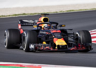 Barcelona, İspanya - 6 Mart 2018: Max Verstappen formül bir Test gün Barselona Catalunya pistinde sırasında.