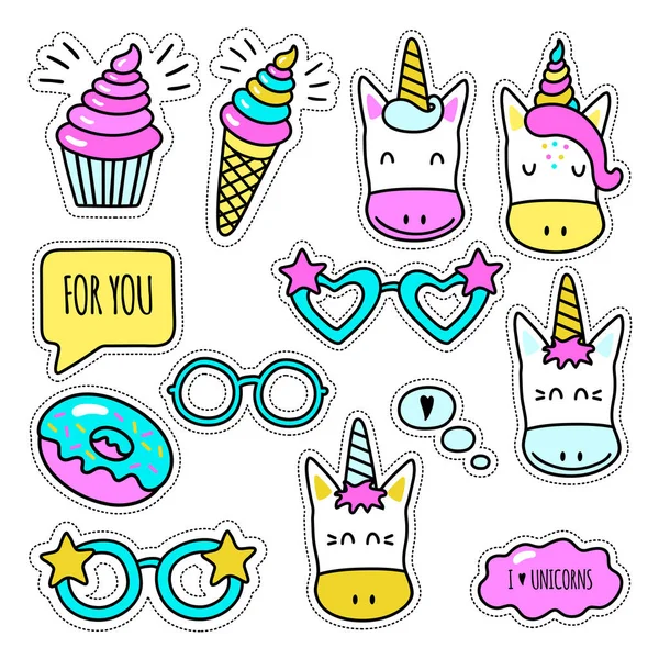 Set dari stiker unicorn berwarna terisolasi pada latar belakang putih - Stok Vektor