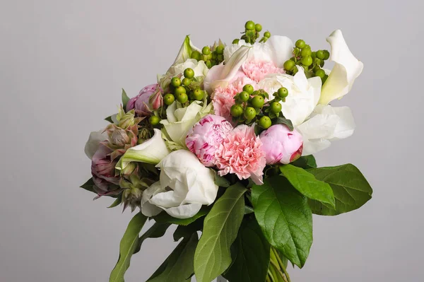 Bouquet de pivoines blanches . — Photo