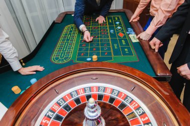 Oyuncular oyun rulet