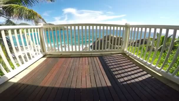 Schöne Aussicht vom Balkon zum Meer — Stockvideo