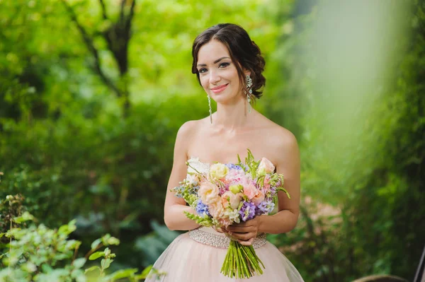 Portrait of a beautiful bride in park — Stok Foto