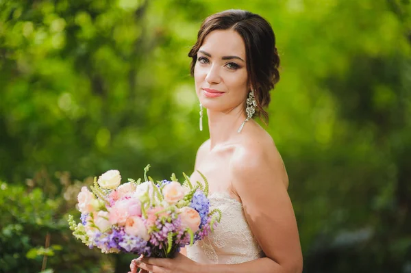 Portrait of a beautiful bride in park — Stok Foto