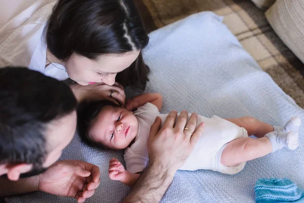 Părinți cu nou-născuți Baby Boy — Fotografie, imagine de stoc