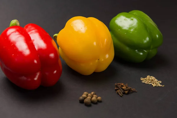 Paprika mit verschiedenen Gewürzen — Stockfoto