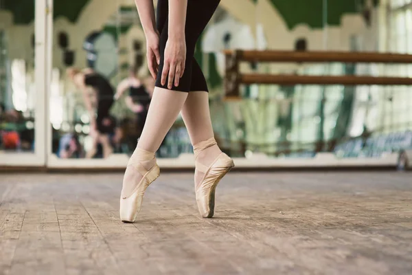 Baletka, stojící na prsty — Stock fotografie