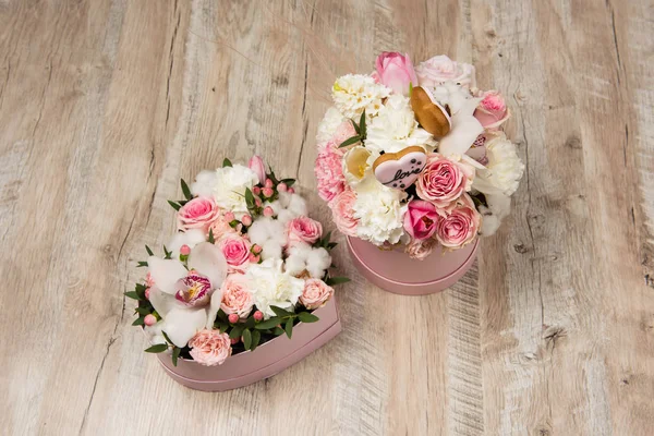 Két rózsaszín doboz, beltéri virágok — Stock Fotó