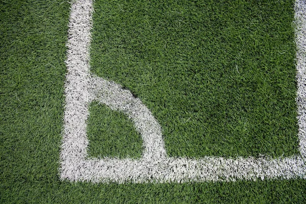 Voetbalveld hoek met witte vlekken — Stockfoto