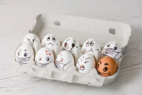 Vtipné Tváře Nakreslené Velikonoční Vajíčka Různými Emocemi Smutek Štěstí Překvapení — Stock fotografie