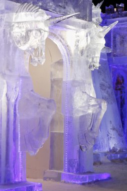 Perm, Rusya - 4 Ocak 2016: Işıklı kapı tek boynuzlu at ile 