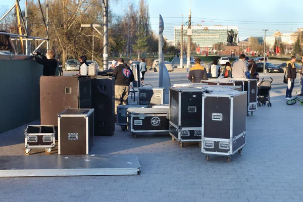 PERM, RUSIA - 26 DE ABR DE 2016: Instalación del escenario urbano —  Fotos de Stock