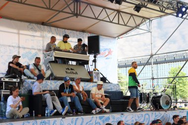 Perm, Rusya Federasyonu - 12 Haziran 2016: Dj ve jüri Street festiva mücadele