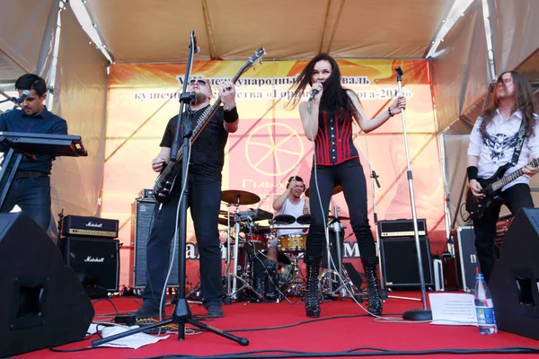 Perm, Rusya Federasyonu - 12 Haziran 2016: Vorongrai grup sokak s gerçekleştirir