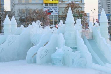 Perm, Rusya - 18 Ocak 2017: Castle perma buz şehirdeki kaydıraklı