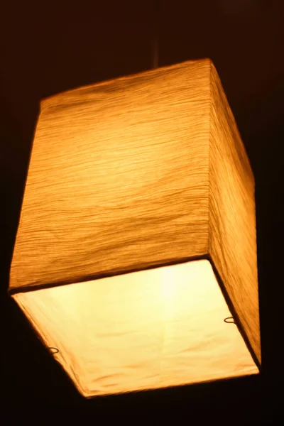 Lampe textile en forme de parallélépipède brille — Photo