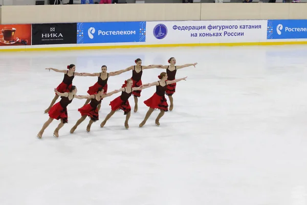 Перм, Росія - 28 грудня 2016: Юніори дівчаток команда виконує — стокове фото