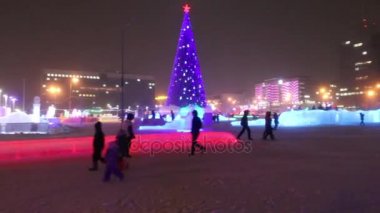 Akşam kar fırtınası sırasında kasaba buz, kasaba perma içinde 2017 Ekosad - Rusya'nın en büyük buz