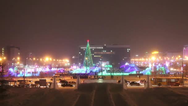 Avond winter Perm Stad, verlichte ijs stad in Rusland — Stockvideo