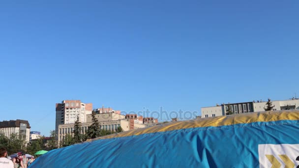 Ciclista gira in aria durante Big Air Bag salta campionato della regione di Perm — Video Stock