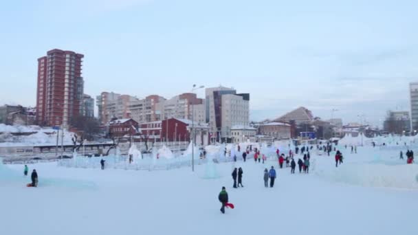 Kerstboom en permanent ijs stad 2017 Ekosad - grootste in Rusland ten dage — Stockvideo