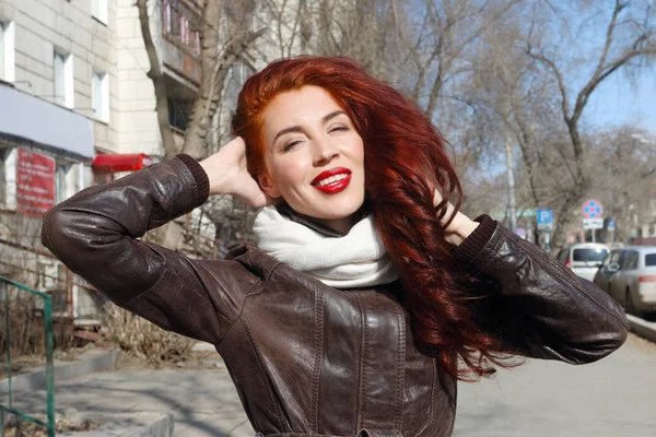 Girl with long hair in leather jacket smiles outdoor at sunny sp — Stock Photo, Image