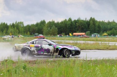 Perm, Rusya - 22 Temmuz 2017: Drift araba ile duman