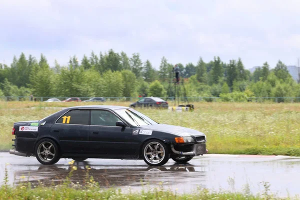 Perm, Rusya - 22 Temmuz 2017: Siyah modern araba drift — Stok fotoğraf