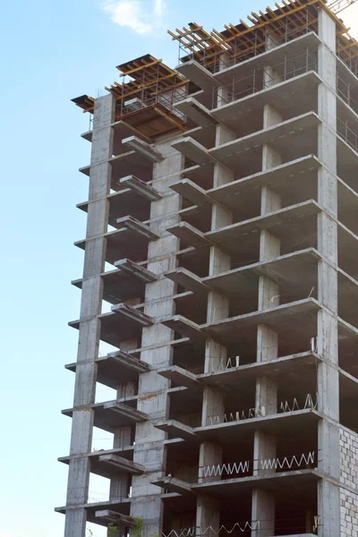 Rahmen eines hohen Wohnhauses im Bau — Stockfoto