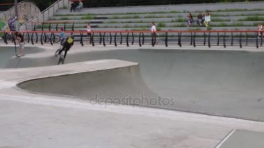 Aşırı bisikletçi aşırı parkta trenler, perma aşırı Park 10 Ekim 2009 tarihinde açılan, analog Louisville aşırı Park