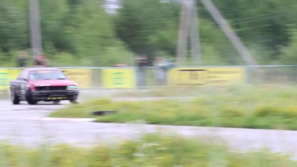 Sodródó autó a pályán, a pocsolya, a nyitott Ural-Európa-bajnokság Drift 2017 — Stock videók