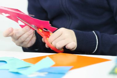 Ellerini kız kesme çiçek el sanatları, clos için renkli kağıttan