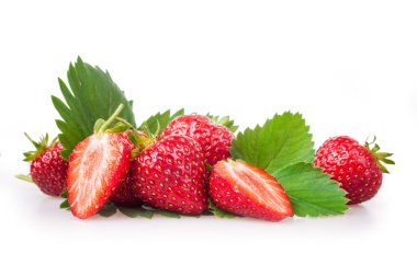 Beyaz arka planda taze çilek