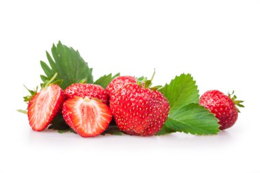 Beyaz arka planda taze çilek