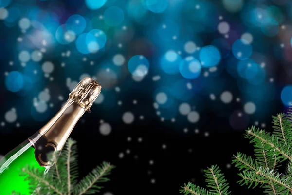 Celebração de champanhe do Ano Novo no fundo de Natal — Fotografia de Stock