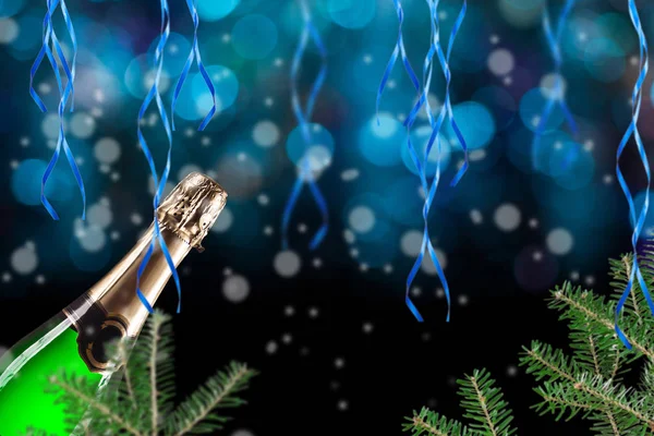 Celebração de champanhe do Ano Novo no fundo de Natal — Fotografia de Stock