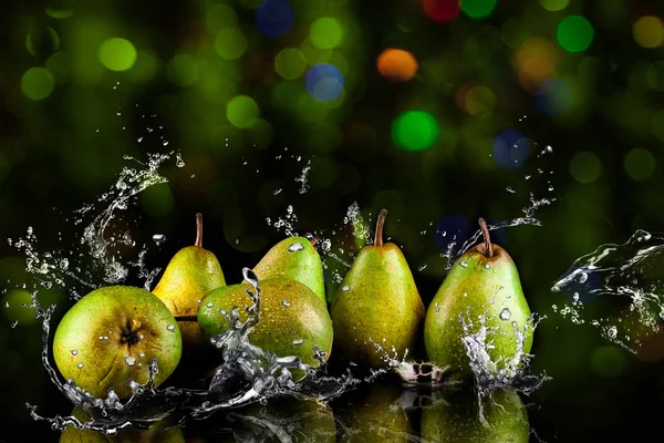 Pears fruits and Splashing water — Stock Photo, Image
