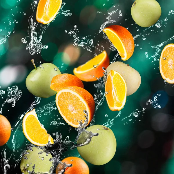 Orange and apples  fruits and Splashing water — Stock Photo, Image