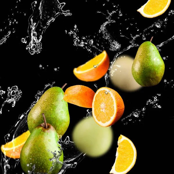 Orange and apples  fruits and Splashing water — Stock Photo, Image