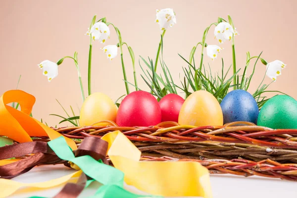 Easter colored eggs and Easter Caroling — Stock Photo, Image