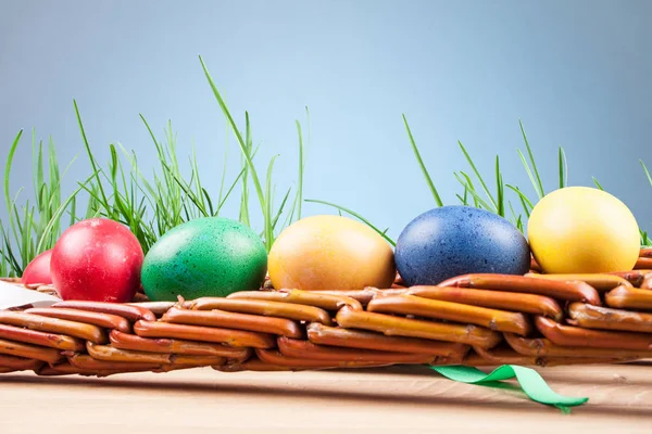 Easter colored eggs and Easter Caroling — Stock Photo, Image